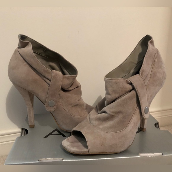 Gently worn like new suede peep toe booties - Picture 1 of 6